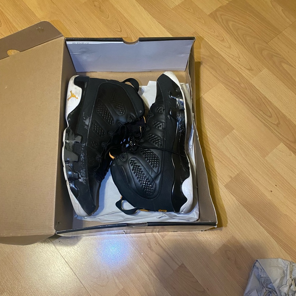 Men’s Black and White Athletic Shoes